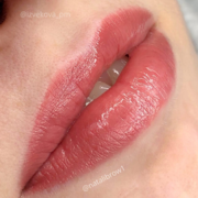 Скидка на татуаж Перманентный макияж губ 