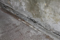 Демонтаж бетонного плинтуса