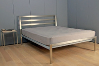 Кровать из нержавеющей стали