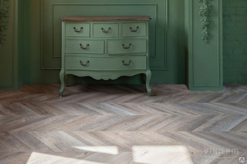 Плитка ПВХ виниловая Vinilam Parquet Chevron RI153616CL4 Шеврон Шампань