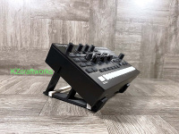 Угловая подставка 30º для Roland TR-6S Drum / MC-101 Groovebox - Цвет ЧЕРНЫЙ - от производителя KZcraftworks - продавец