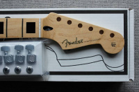 Гриф Stratocaster серии Fender Player с вставками и колками — клен # 131 099-4552-921 Player Series Stratocaster Neck w/