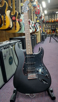 Электрогитара Fender Special Edition Noir Stratocaster HSS Special Edition Noir Stratocaster HSS with Matching Headstock