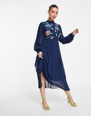 Темно-синее плиссированное платье миди с высоким вырезом и вышивкой ASOS DESIGN
