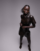 Шоколадное мини-платье-рубашка из полиуретана с короткими рукавами и поясом Topshop Petite