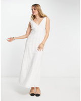 Белое платье-комбинация макси с v-образным вырезом и вышивкой ASOS DESIGN